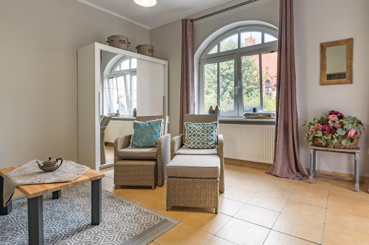 Pokoje Goscinne Przy Rynku Dąbrówno Exterior foto